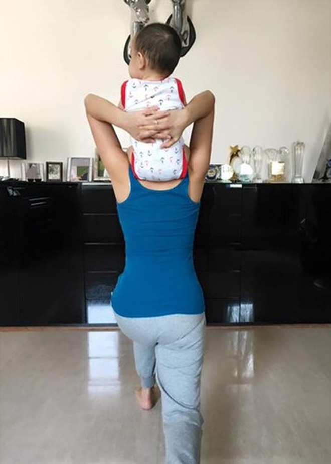 Sau 3 năm úp mở, Bé Gấu - con trai Thu Minh lần đầu lộ diện rõ mặt, lớn phổng phao khi đi diễn cùng mẹ